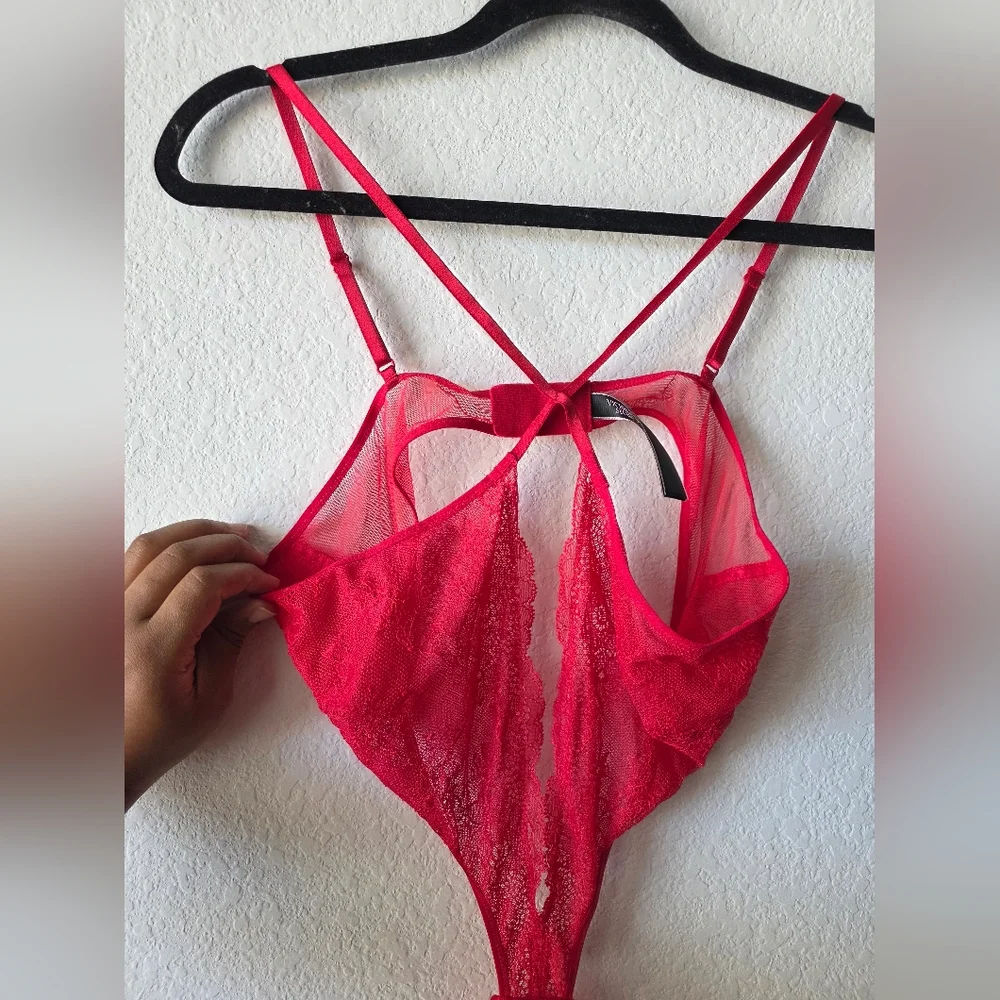 Elegant Red Lace Lingerie Set Victoria Secrect - Picture 4 of 8